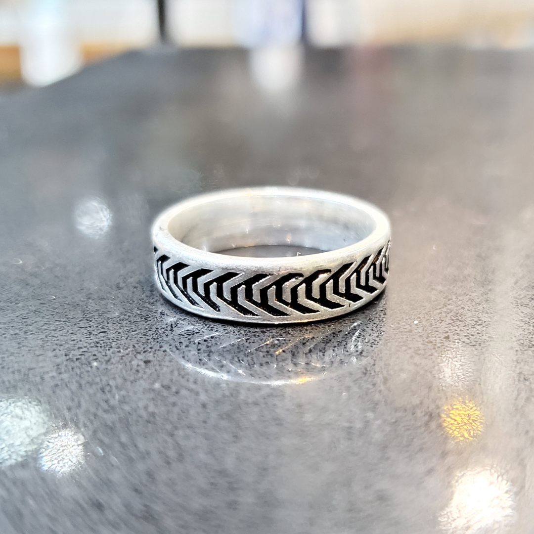 Bague Berbère en Argent 925 - Gravure Flèches Artisanale ( taille 58) – Image 2