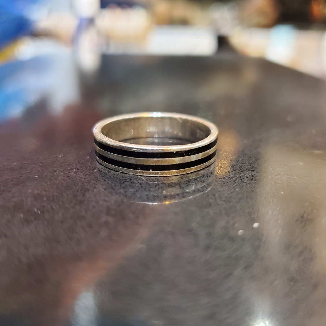 Bague Anneau Argent 925 Émaillé Noir – Design Mixte Artisanal Lunja – Image 4