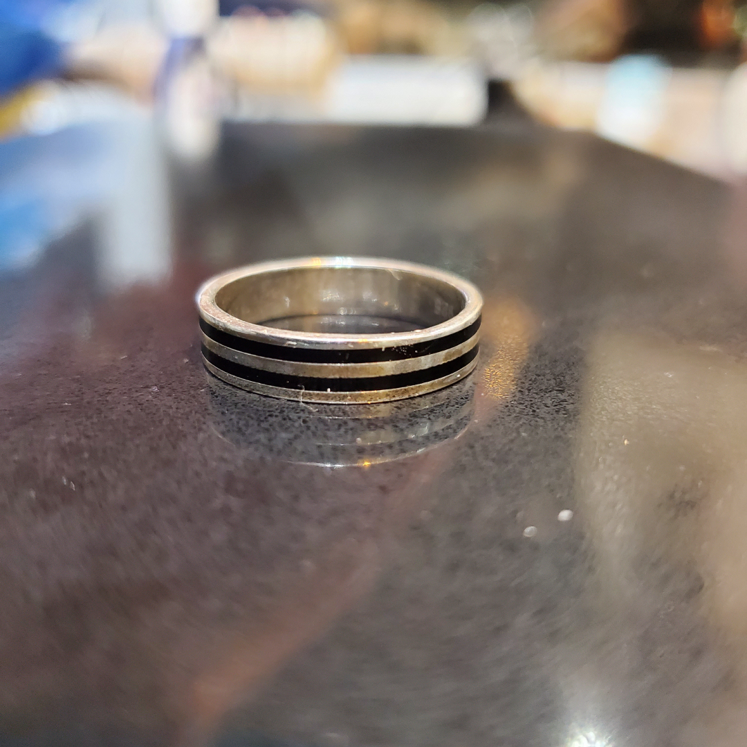 Bague Anneau Argent 925 Émaillé Noir – Design Mixte Artisanal Lunja – Image 3