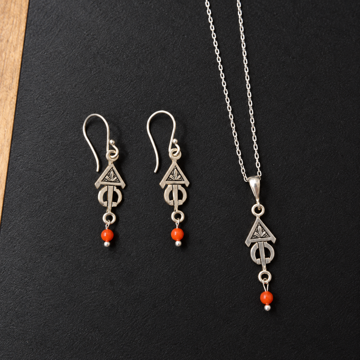 Parure Fibule Berbère en Argent 925 et Corail Naturel – Artisanat Lunja Fait Main – Image 4