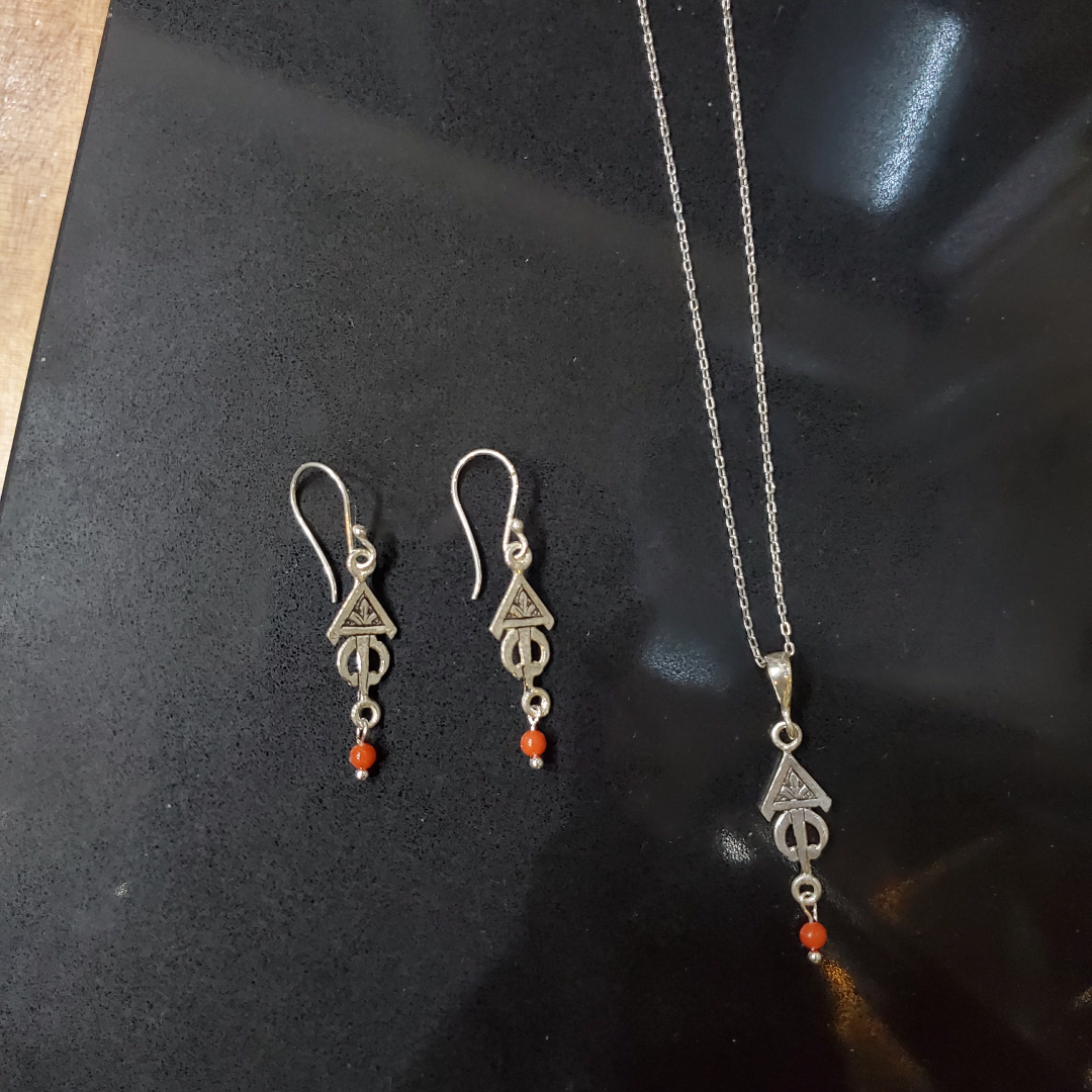 Parure Fibule Berbère en Argent 925 et Corail Naturel – Artisanat Lunja Fait Main – Image 4