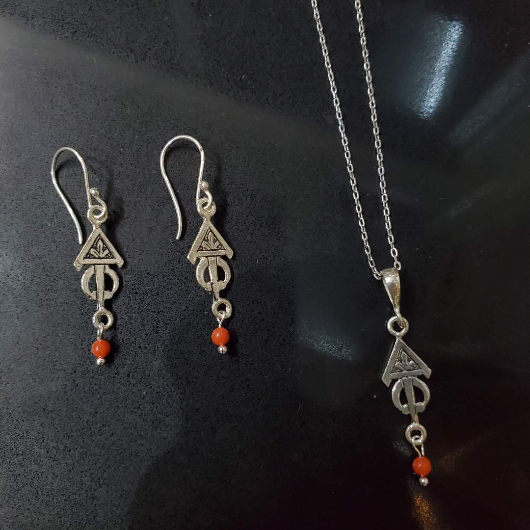 Parure Fibule Berbère en Argent 925 et Corail Naturel – Artisanat Lunja Fait Main – Image 3