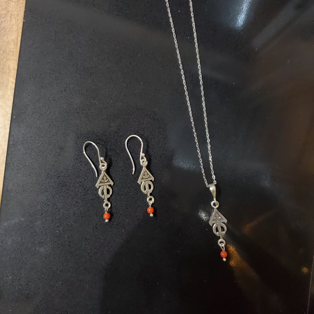 Parure Fibule Berbère en Argent 925 et Corail Naturel – Artisanat Lunja Fait Main – Image 2