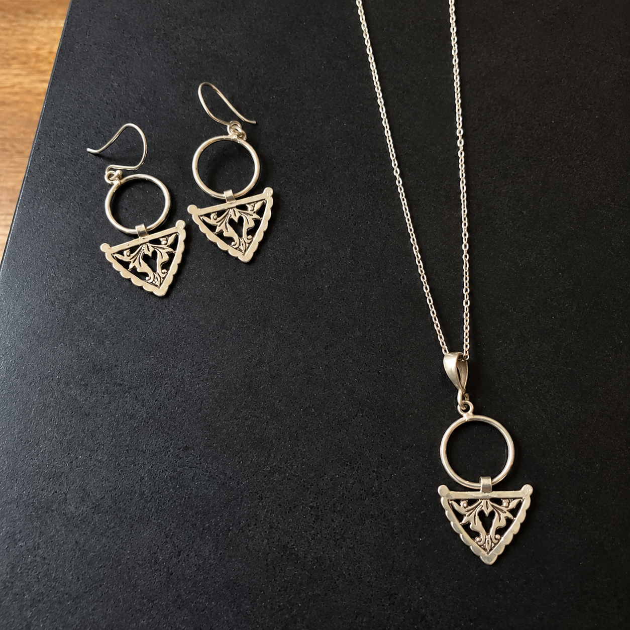 Parure Fibule Berbère Amazigh en Argent 925 – Collier & Boucles d’Oreilles "Lunja" – Image 2