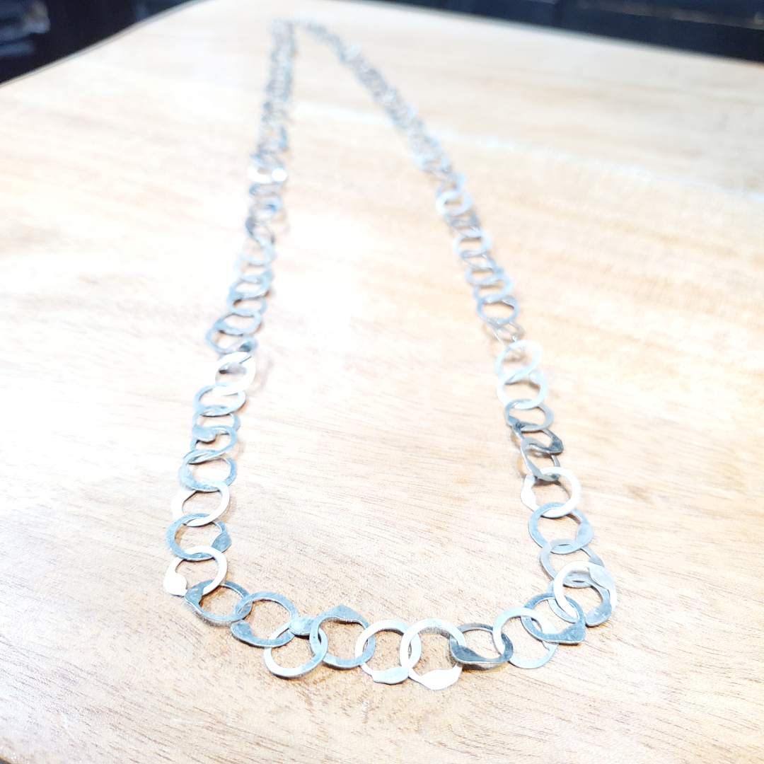 Sautoir Rihanna Berbère en Argent – Artisanat Tunisien Fait Main – Image 2