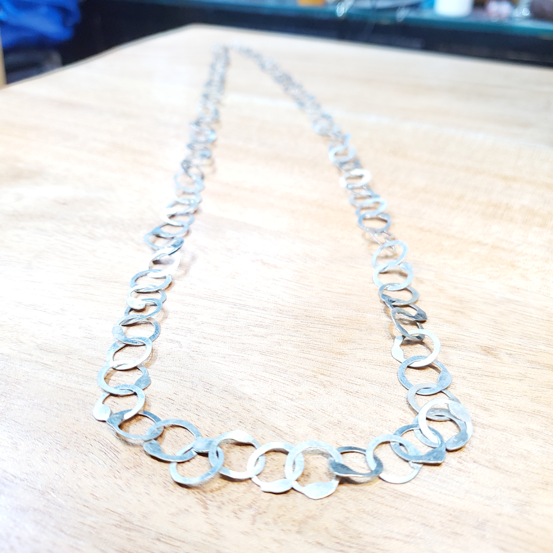 Sautoir Rihanna Berbère en Argent – Artisanat Tunisien Fait Main – Image 3